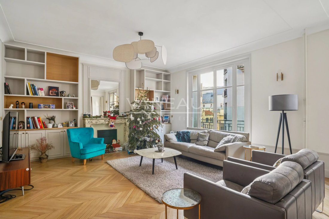 Apartment in Gros Caillou, Paris 7e Arrondissement, Paris 5 - 17010024