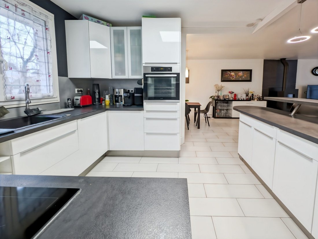 House in Le Mesnil-Saint-Denis, Ile-de-France, France 5 - 17014925