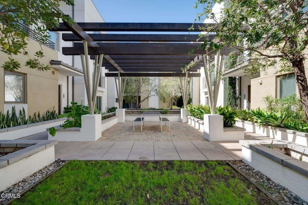 Condo in Altadena, California, United States 3 - 17015465