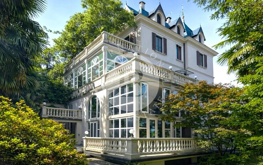 Villa in Luino, Lombardei, Italien 1 - 17015119