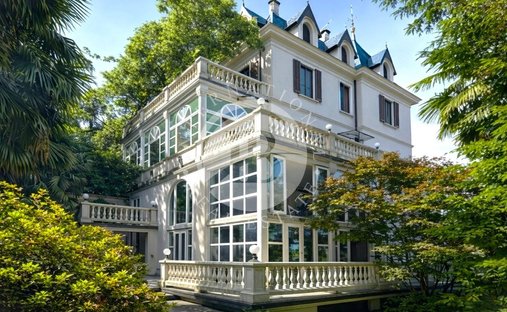 Villa in Luino, Lombardei, Italien 1