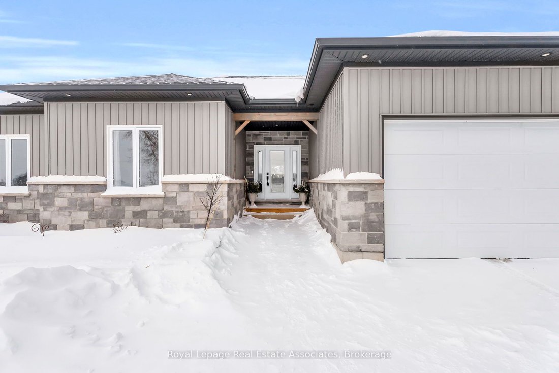 House in Honeywood, Ontario, Canada 5 - 17011874