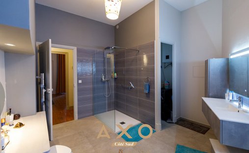 Château 1330 M² Sur 13 Ha Proximité Nimes