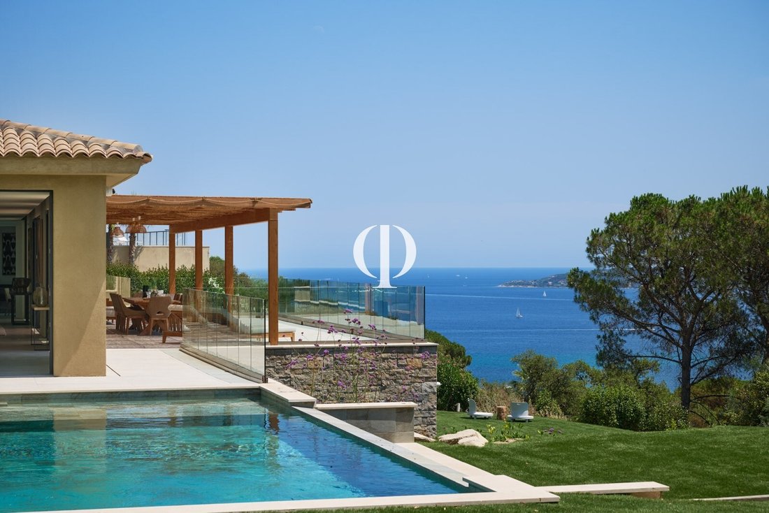 Villa in Grimaud, Provence-Alpes-Côte d'Azur, France 2 - 17010560