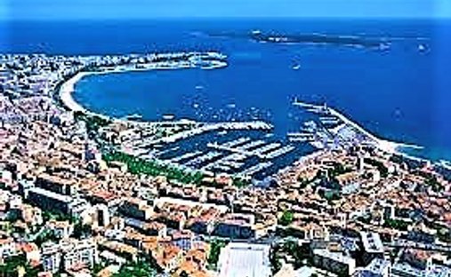 Estate in Cannes, Provence-Alpes-Côte d'Azur, France 1