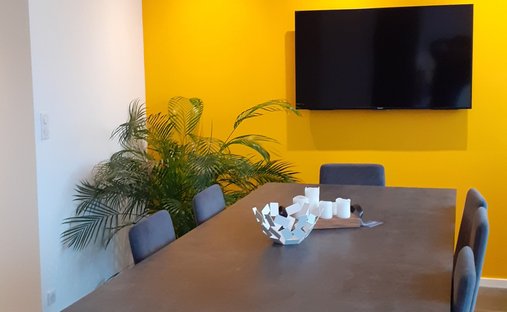 17th C. Chateau (With A Section Dedicated To Events) And 5 Acres In Centre Of France