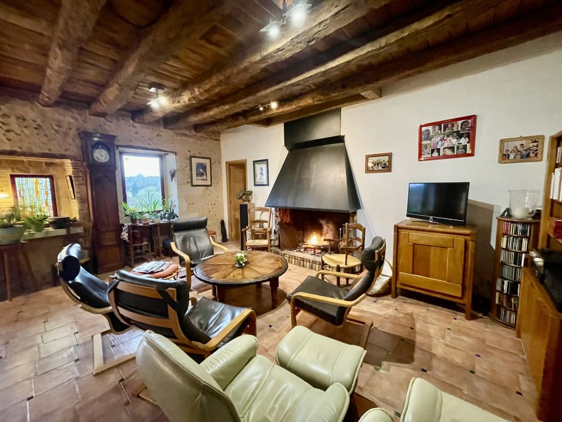 House in Saint-Pierre-de-Chignac, Nouvelle-Aquitaine, France 2 - 17016752