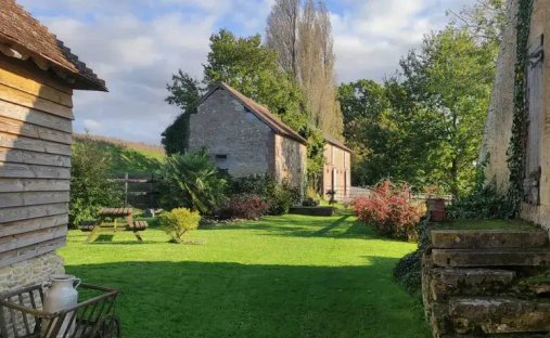 Maison à Saint-Pierre-sur-Dives, Saint-Pierre-en-Auge, France 1