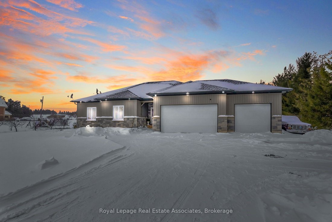 House in Honeywood, Ontario, Canada 2 - 17011874