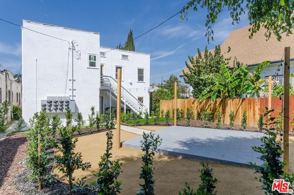 Los Angeles, California, United States 5 - 17014443