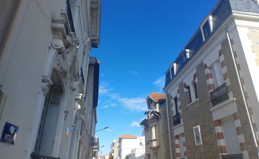 17th C. Chateau (With A Section Dedicated To Events) And 5 Acres In Centre Of France