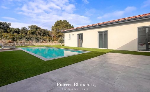 Château 1330 M² Sur 13 Ha Proximité Nimes