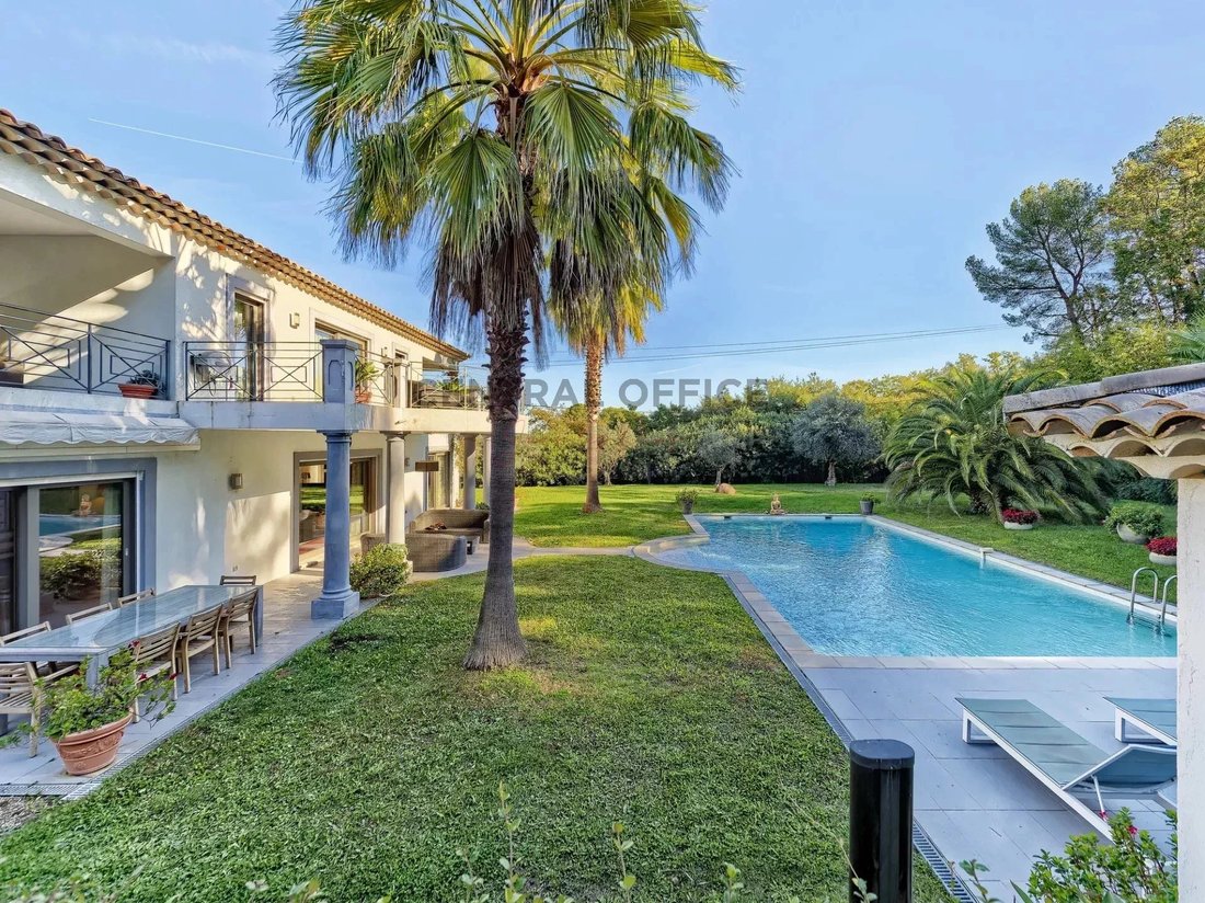 Villa in Mougins, Provence-Alpes-Côte d'Azur, France 1 - 17010855