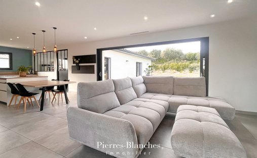Château 1330 M² Sur 13 Ha Proximité Nimes