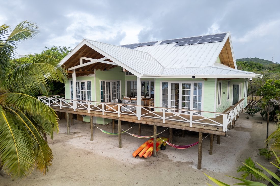 House in Politilly Bight, Bay Islands Department, Honduras 4 - 17010056