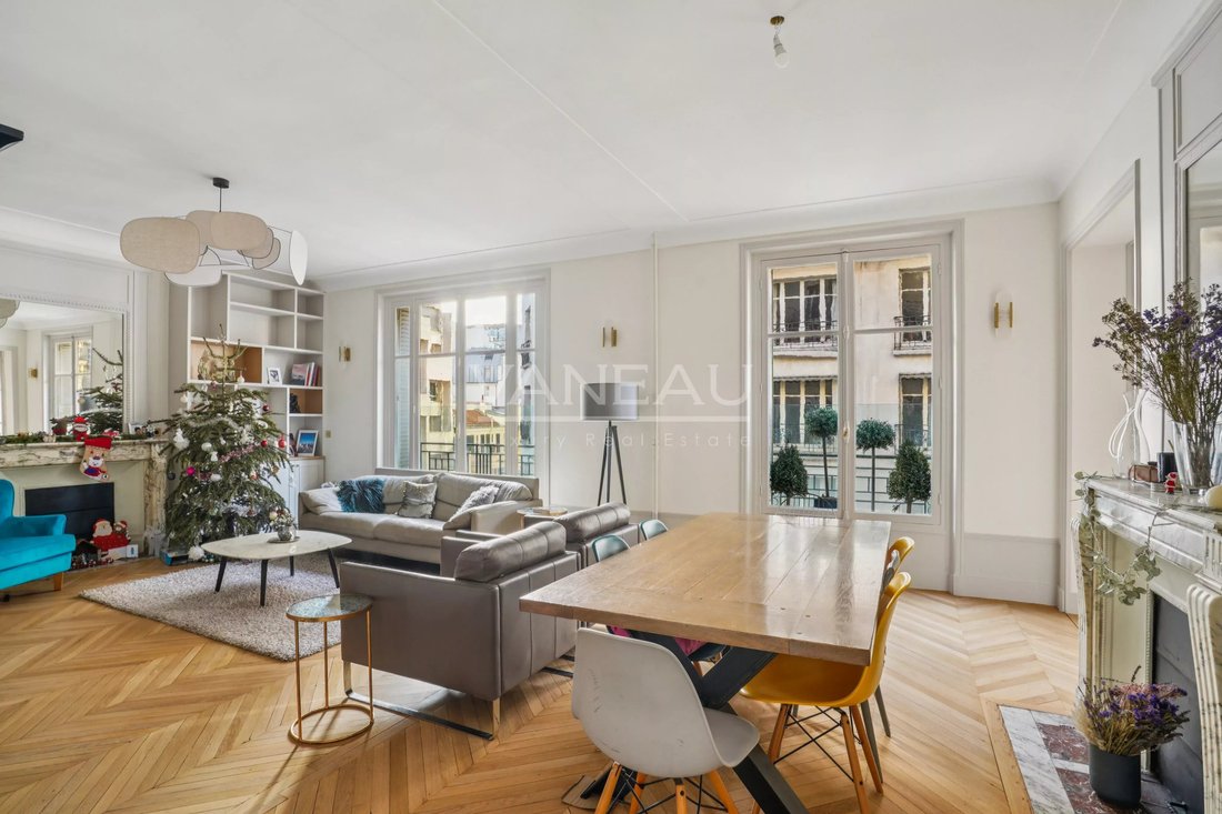 Apartment in Gros Caillou, Paris 7e Arrondissement, Paris 4 - 17010024