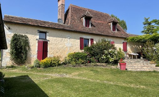 House in Saint-Pierre-de-Chignac, Nouvelle-Aquitaine, France 1