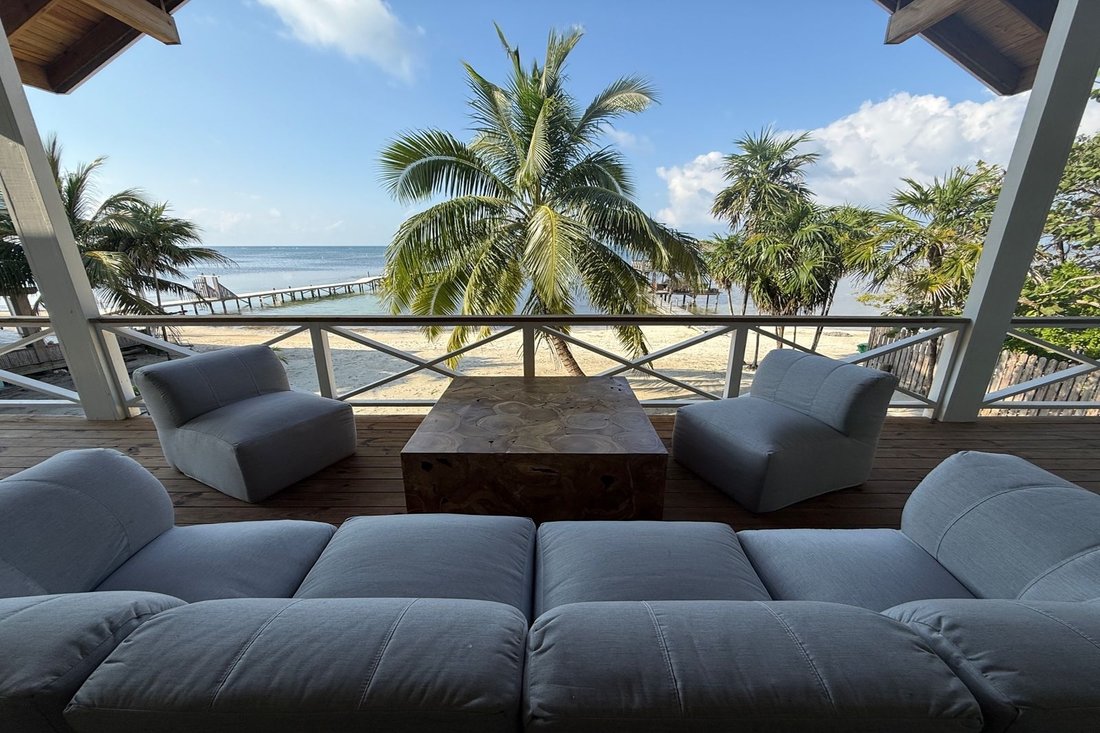 House in Politilly Bight, Bay Islands Department, Honduras 1 - 17010056