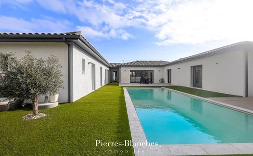 Château 1330 M² Sur 13 Ha Proximité Nimes