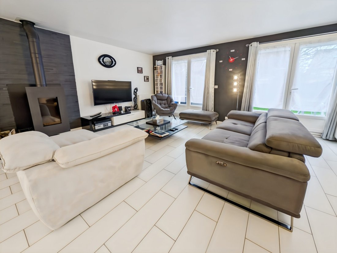 House in Le Mesnil-Saint-Denis, Ile-de-France, France 3 - 17014925