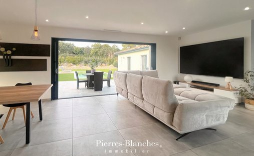 Château 1330 M² Sur 13 Ha Proximité Nimes