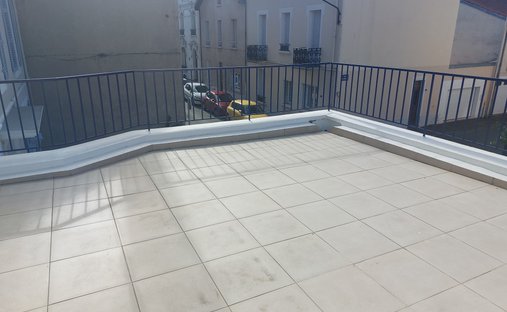 17th C. Chateau (With A Section Dedicated To Events) And 5 Acres In Centre Of France