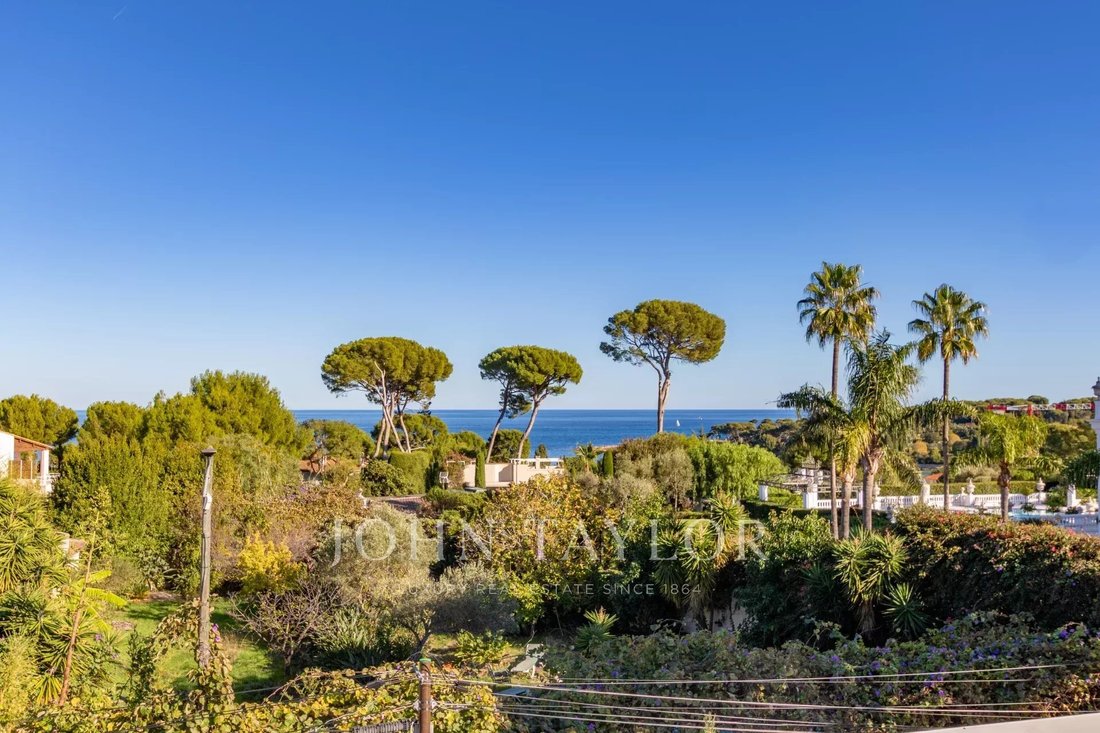 Villa in Antibes, Provence-Alpes-Côte d'Azur, France 2 - 16729928