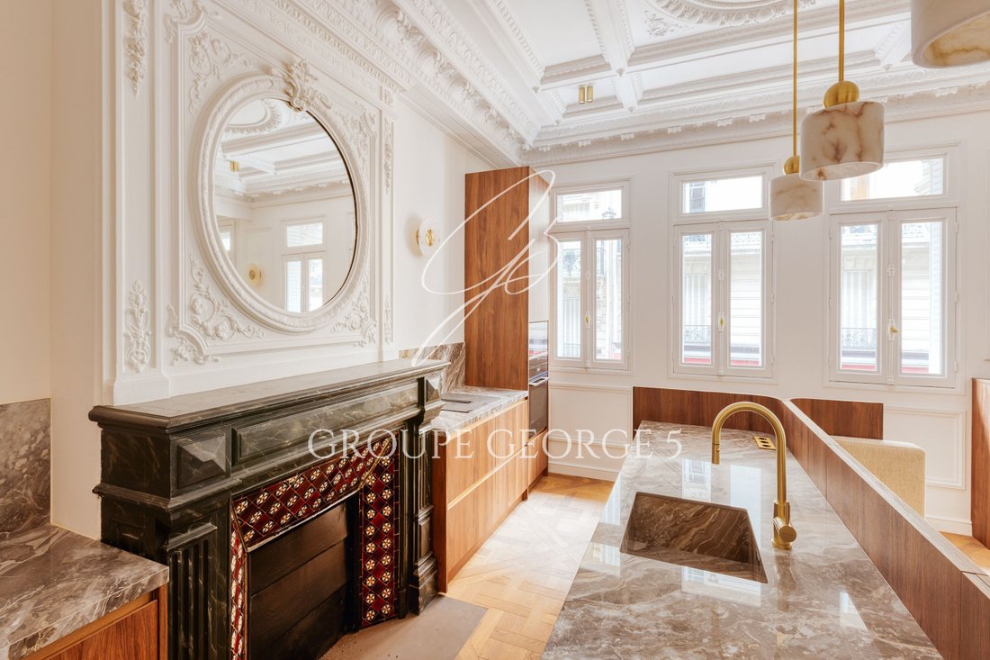 Apartment in Triangle d'Or, Paris 8e Arrondissement, Paris 5 - 17015224