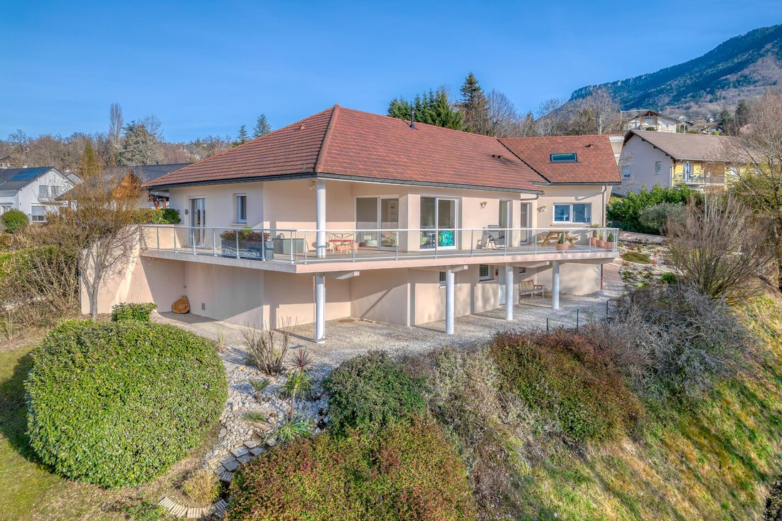 Villa in Pugny-Chatenod, Auvergne-Rhône-Alpes, France 1 - 17010263