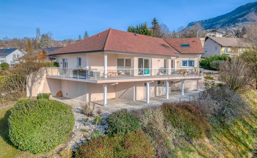 Villa in Pugny-Chatenod, Auvergne-Rhône-Alpes, France 1