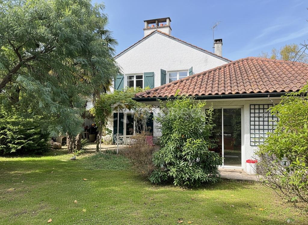 House in Pau, Nouvelle-Aquitaine, France 1 - 17010386
