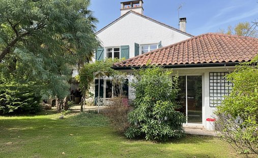 House in Pau, Nouvelle-Aquitaine, France 1