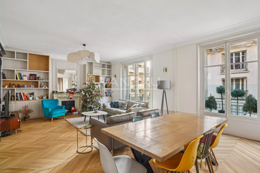 Apartment in Gros Caillou, Paris 7e Arrondissement, Paris 1 - 17010024