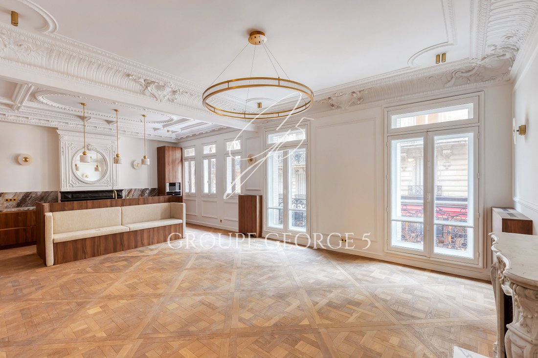 Apartment in Triangle d'Or, Paris 8e Arrondissement, Paris 2 - 17015224