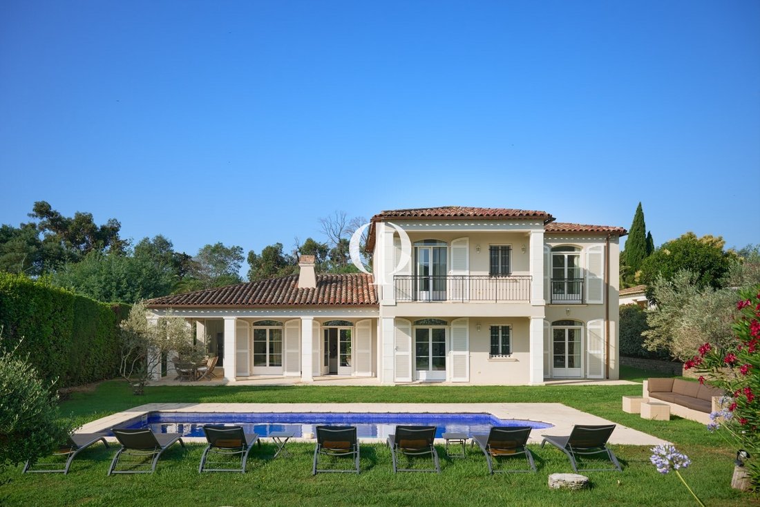 Villa in Grimaud, Provence-Alpes-Côte d'Azur, France 1 - 17010547