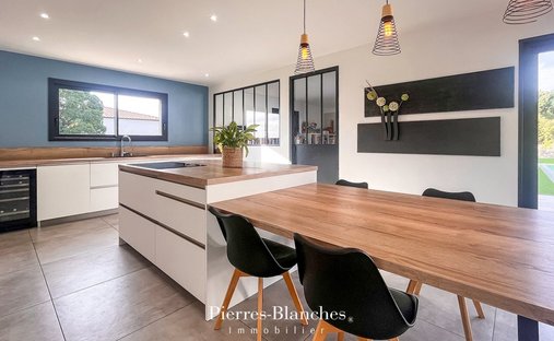 Château 1330 M² Sur 13 Ha Proximité Nimes