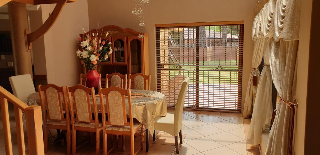 Estate in Sunderland Ridge AH, Gauteng, South Africa 5 - 17012050