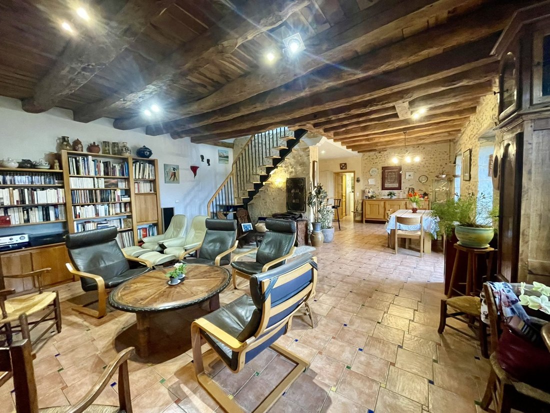 House in Saint-Pierre-de-Chignac, Nouvelle-Aquitaine, France 4 - 17016752