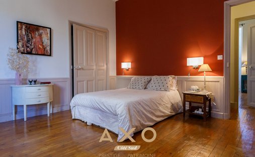 Château 1330 M² Sur 13 Ha Proximité Nimes