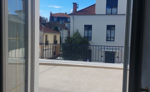 17th C. Chateau (With A Section Dedicated To Events) And 5 Acres In Centre Of France