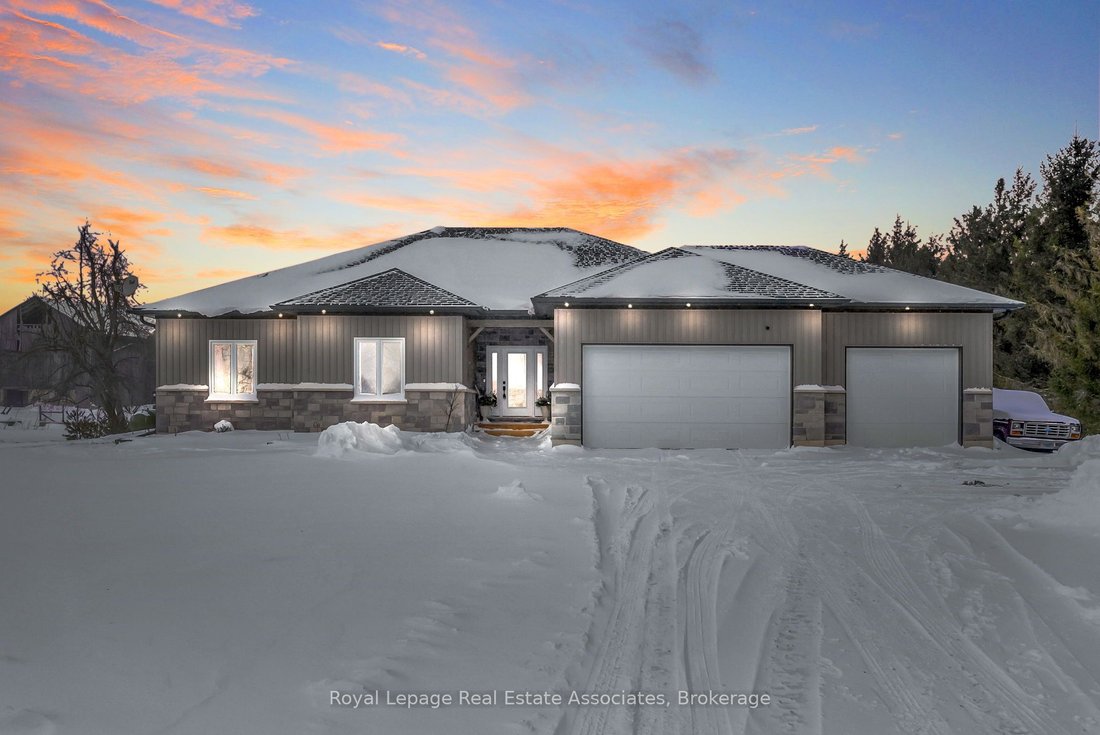 House in Honeywood, Ontario, Canada 1 - 17011874