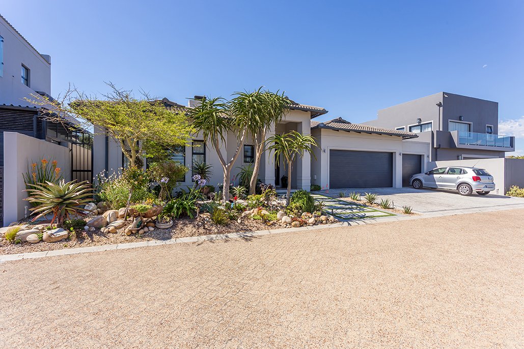 House in Bothasig, Cape Town, South Africa 2 - 17012066