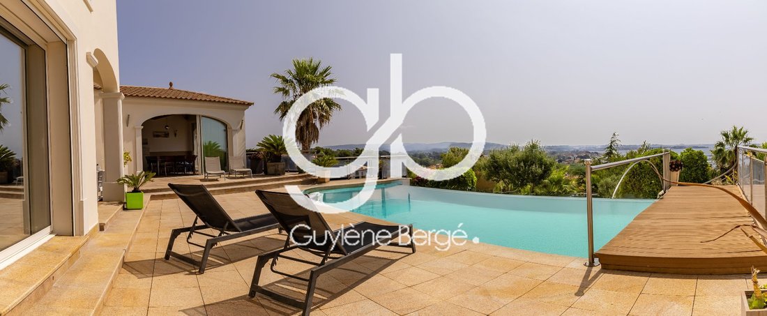 Villa in Bouzigues, Occitania, France 4 - 17010661