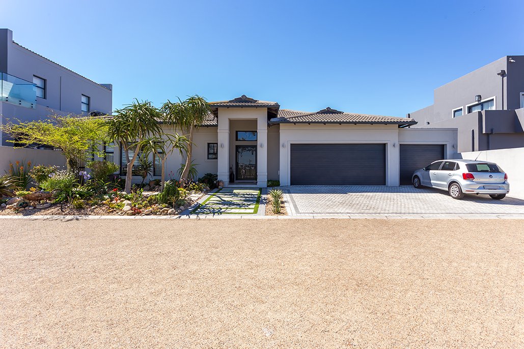 House in Bothasig, Cape Town, South Africa 1 - 17012066