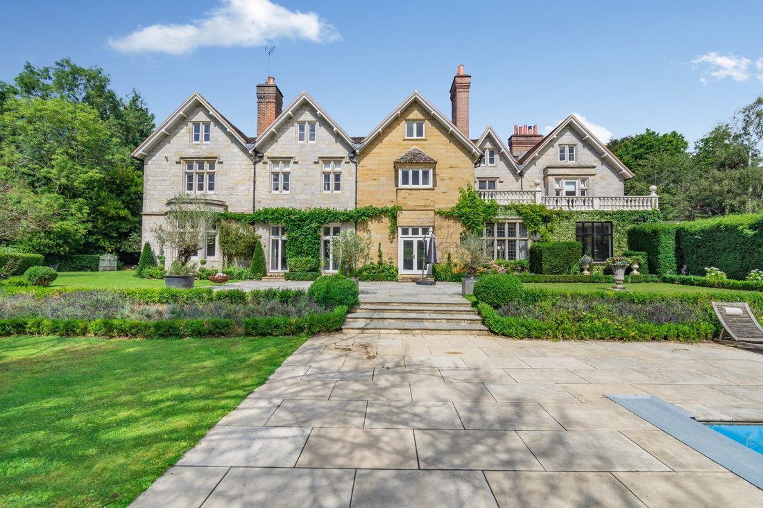House in Bolney, England 1 - 17009997