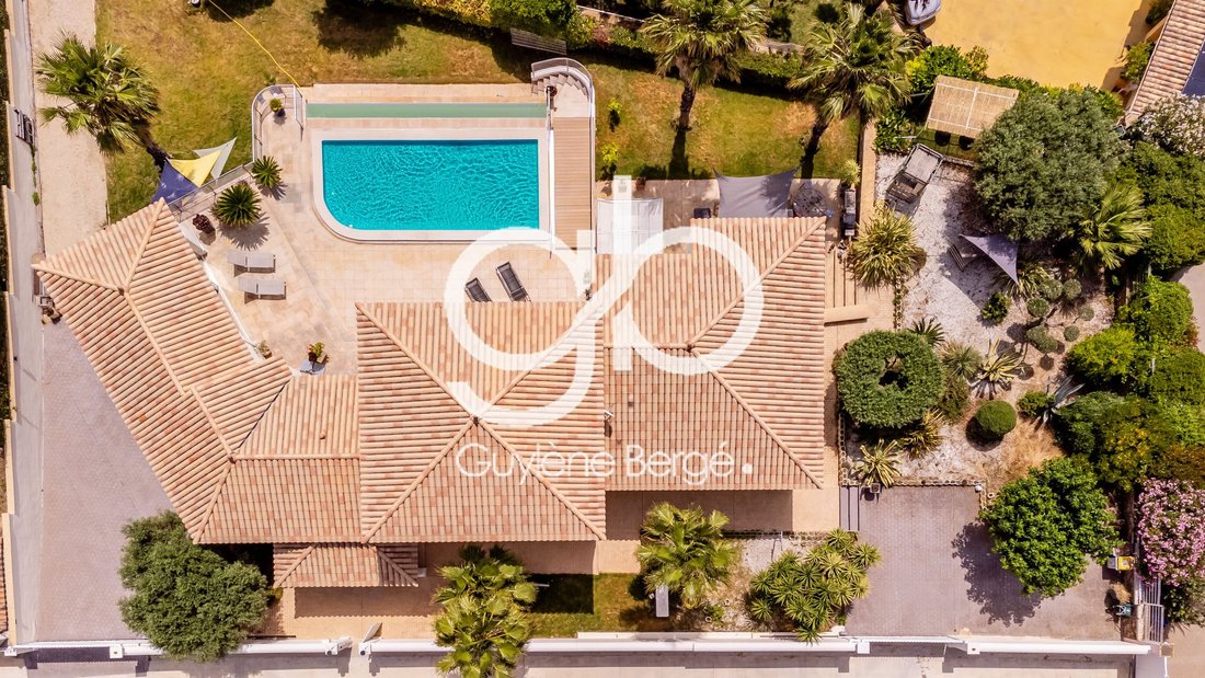 Villa in Bouzigues, Occitania, France 2 - 17010661