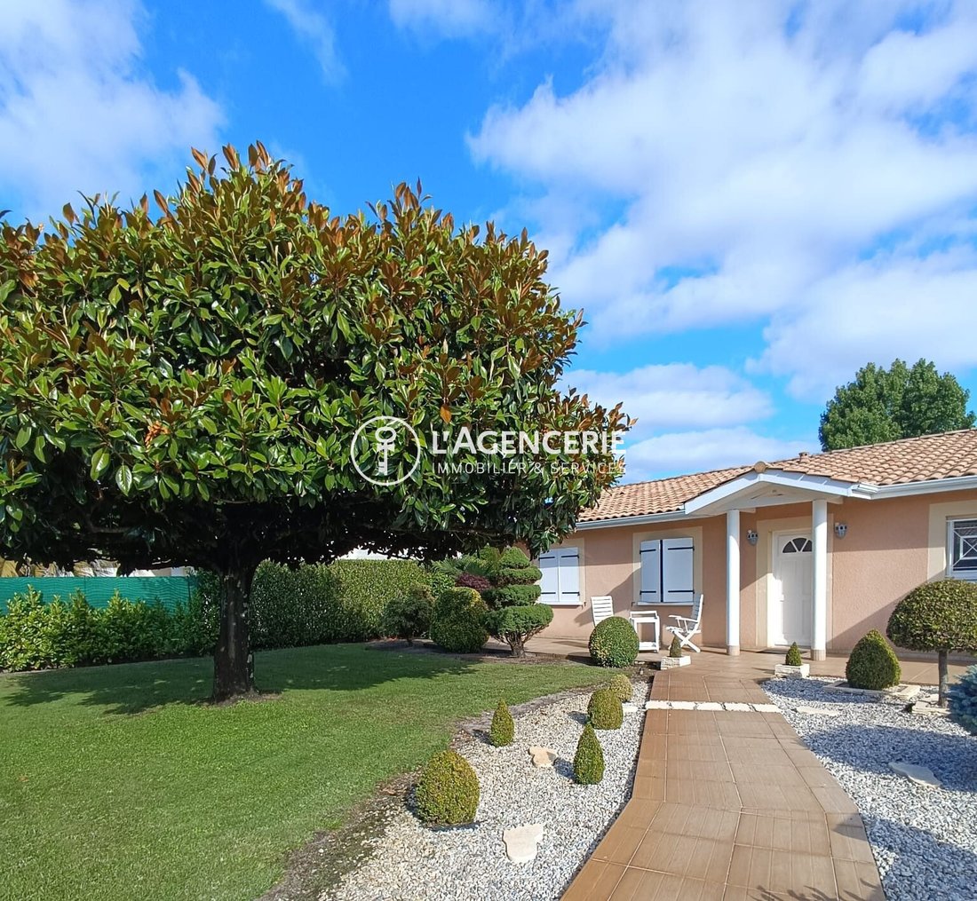 Villa in Marcheprime, Nouvelle-Aquitaine, France 1 - 16743355