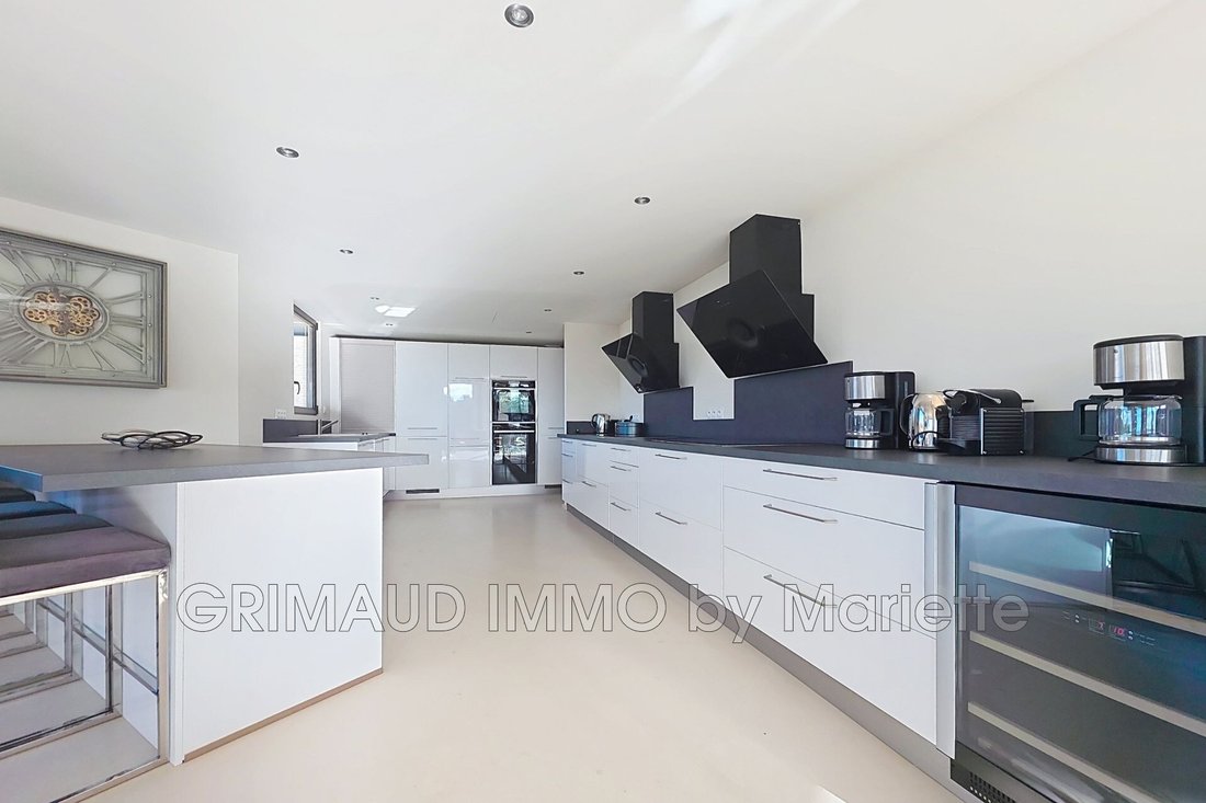 Villa in Grimaud, Provence-Alpes-Côte d'Azur, France 4 - 17017369
