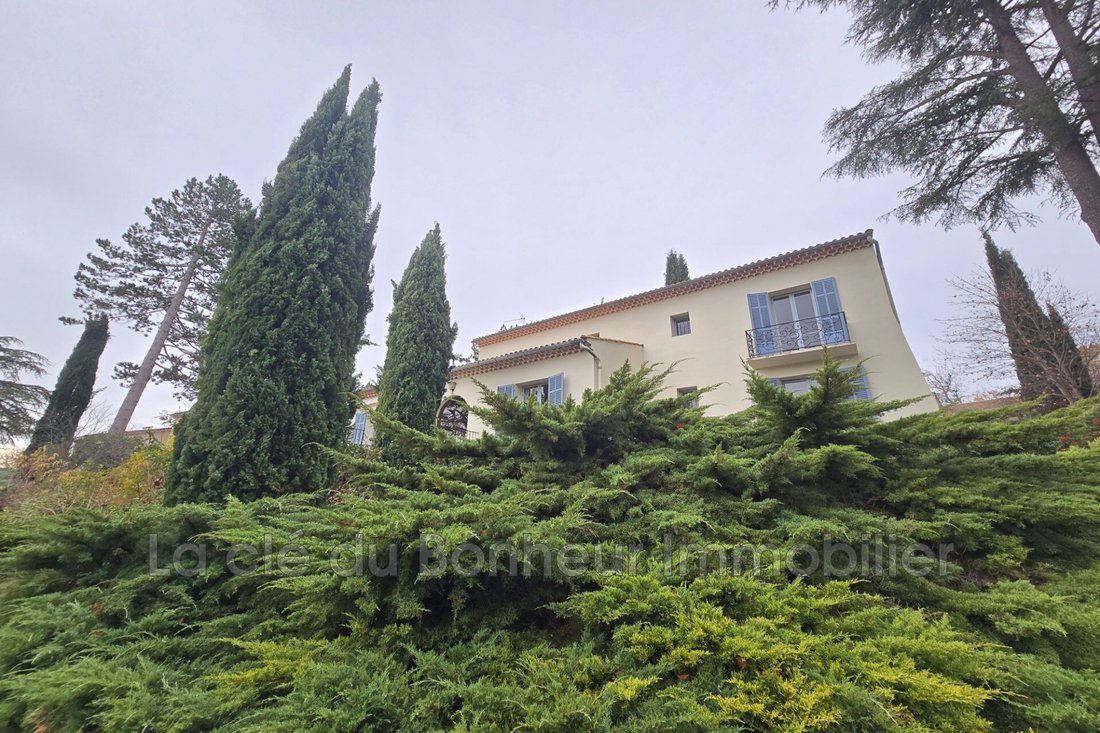 Villa in Greoux-les-Bains, Provence-Alpes-Côte d'Azur, France 1 - 16766913