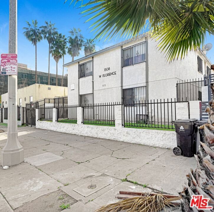 Los Angeles, California, United States 2 - 17017029